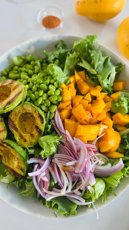 Instagram post by @chiefspicemama for Little Leaf Farms. Caption reads: 🥭 🥬 🥑 🌶️ Spicy Mango & Charred Avocado....