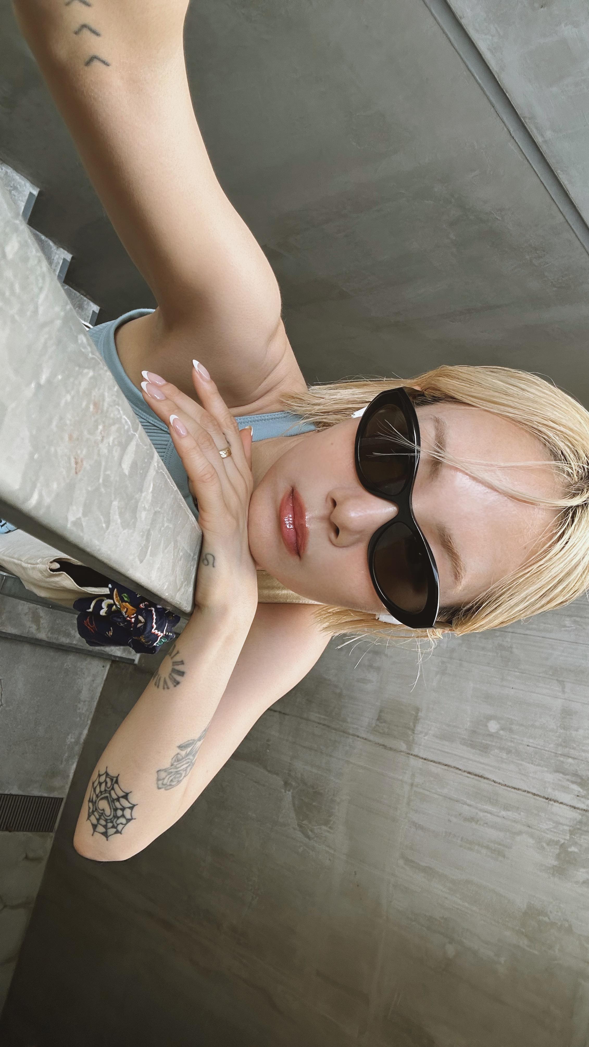 Instagram post by @tsun_tsukasa for OSAJI. Caption reads: @OSAJI__ #OSAJI （ #オサジ ）さんの大人気リップグロス 
#ニュアンスリップグロス....