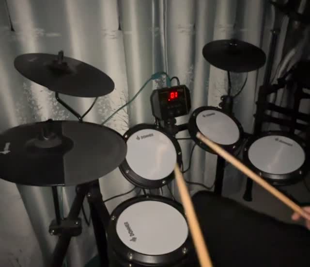 Instagram post by @thegirlwithredguitar for DonnerMusic. Caption reads: Using DED 80 from @donnermusic_official (link and....