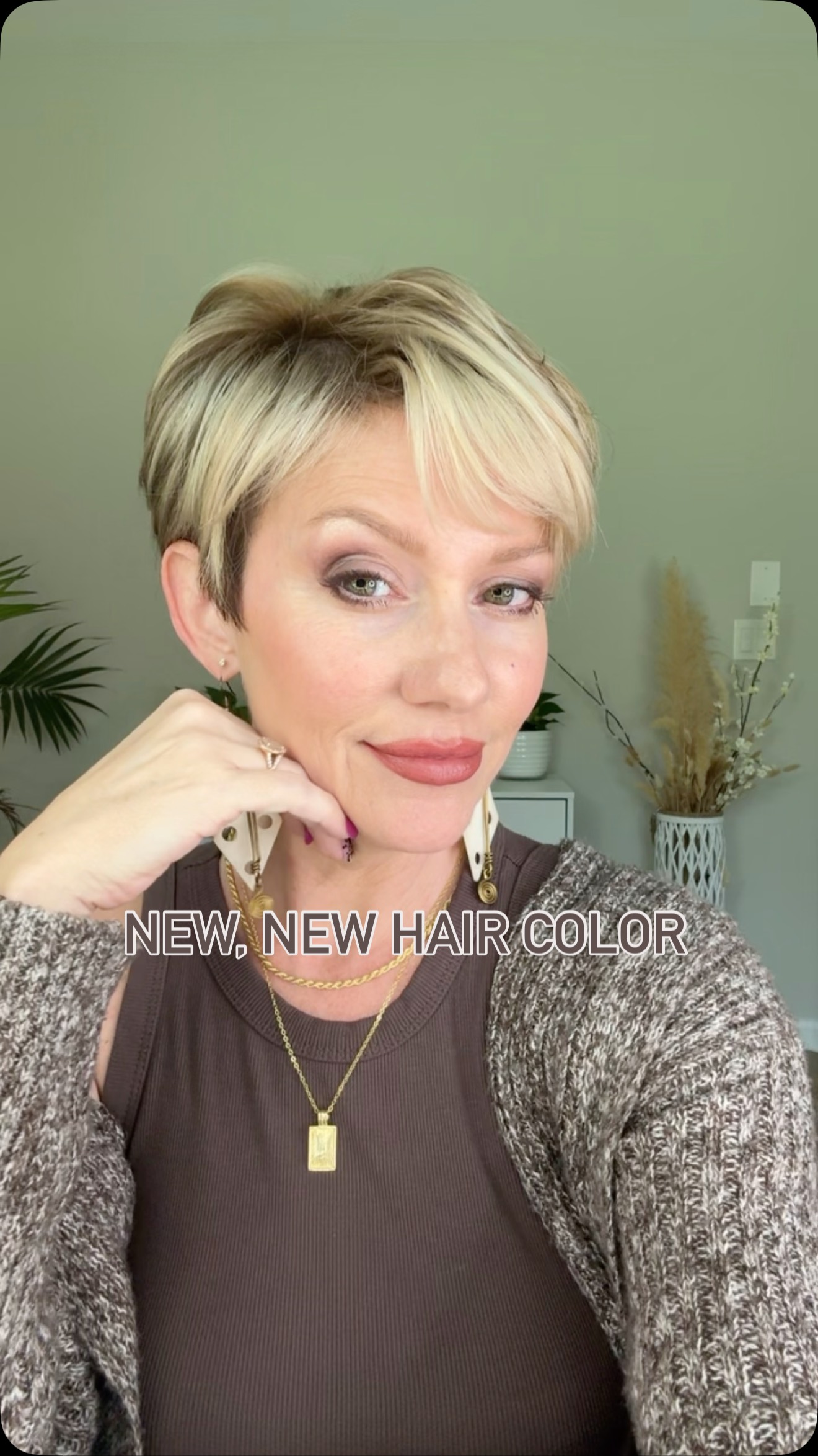 Instagram post by @hairmakesupbee for Sally Beauty. Caption reads: Another new hair colorrrrrr - a hair color 2.0 if....