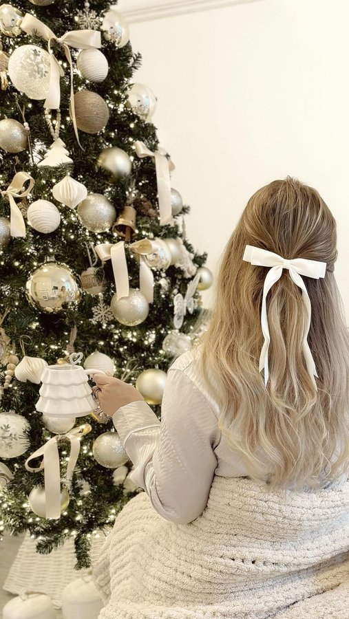 Instagram post by @cxurtniehome for Coconut Lane. Caption reads: [...] cute is my new little hair bow from....