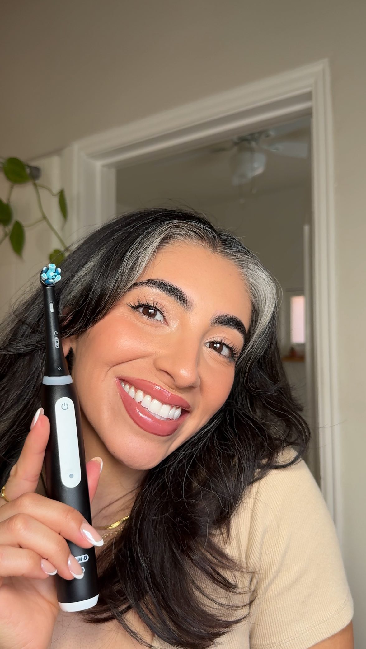 Instagram post by @classycasita for Oral-B. Caption reads: #OralBPartner #Ad The girls that get it… get it 💅....