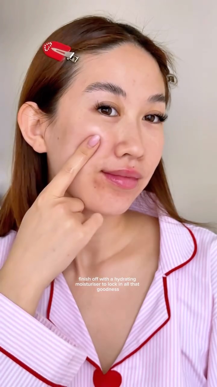 Instagram post by @annieee_d for Alya Skin. Caption reads: Skin? Cleared. Mood? Refreshed. 🧖‍♀️ These toner....