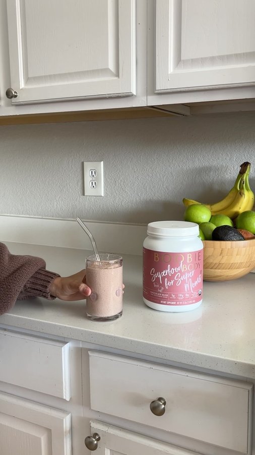 Instagram post by @_lezz_lee for Boobie Superfoods. Caption reads: [...] my favorite Protein powder from....