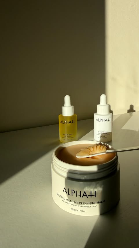 Instagram post by @dreammerin for ALPHA-H. Caption reads: [...] and balancing skin with botanicals. Pr....