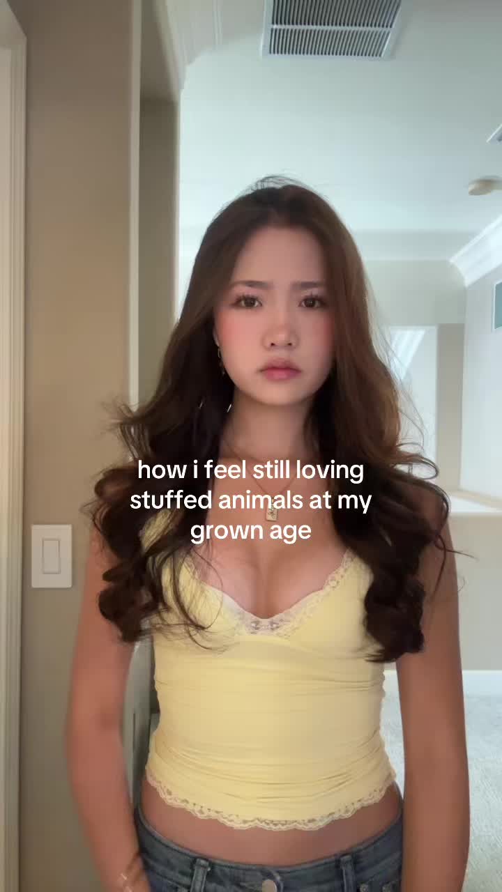 TikTok post by @_1l1l5 for Getahug. Caption reads: how i feel recieving a package from @Getahug.co !!....