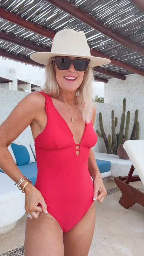 Instagram post by @cassiesugarplum for Cupshe. Caption reads: Resort looks for the 50-something mom!🌞These are....