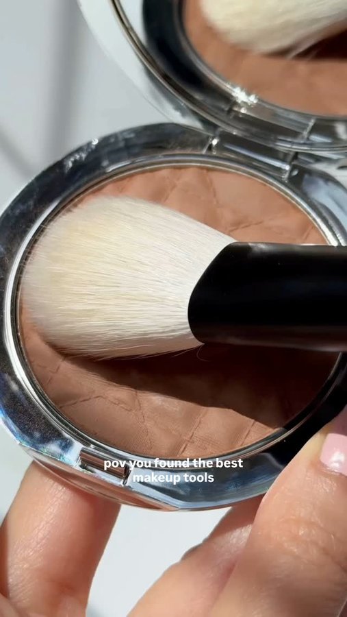 Instagram post by @fromsandyxo for rephr. Caption reads: Girls best tools ⚒️

Love @rephr.to the core eye....