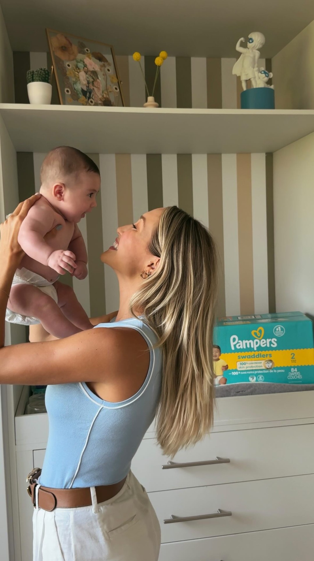 Instagram post by @isabellaeisenmann for Pampers Latam. Caption reads: De esas cosas que no cambio por nada:....