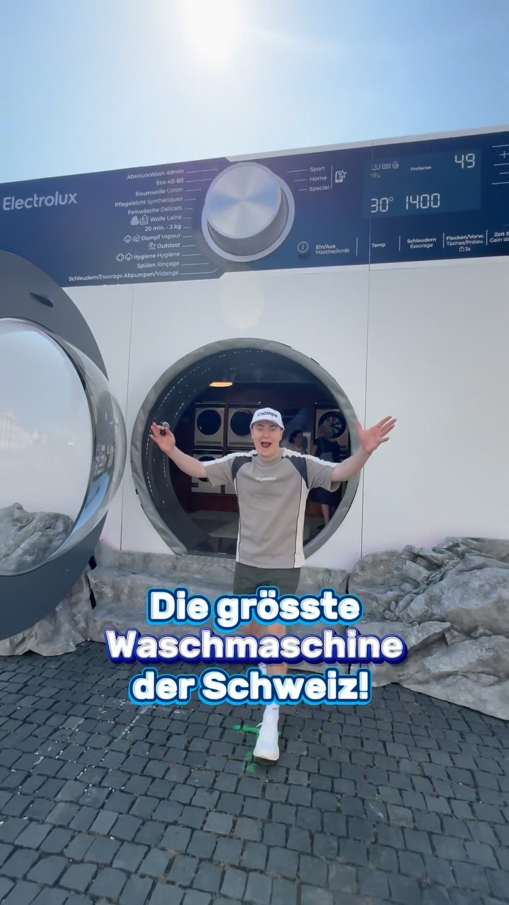 Instagram post by @derpraktikanttv for Electrolux. Caption reads: Mit wem muesch det ane? 🫧

D Roadshow vo....