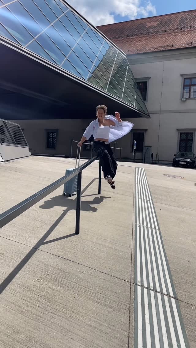 Instagram post by @lisaa_schneider98 for American Tourister. Caption reads: #ad I’ve never really been a trolley travel person....