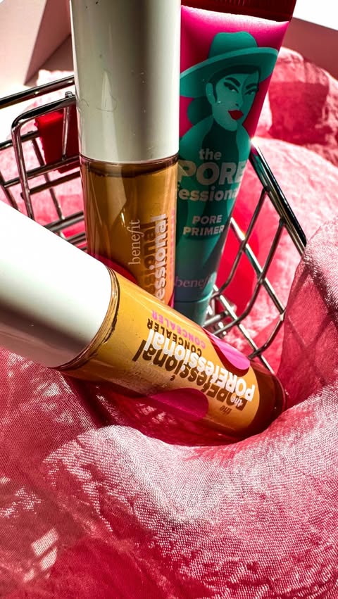 Instagram post by @beautyinmonolids for Benefit Cosmetics. Caption reads: 🛍️ Benefit Cosmetics - 24-Hr Smoothing & Blurring....