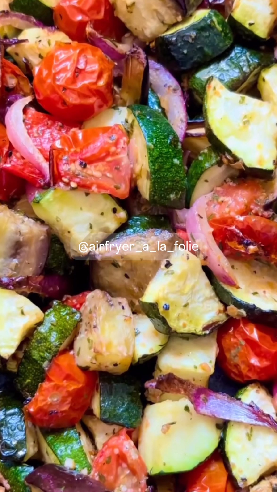 Instagram post by @airfryer_a_la_folie for COSORI. Caption reads: Ratatouille 
au #Airfryer #cosoriturboblaze....