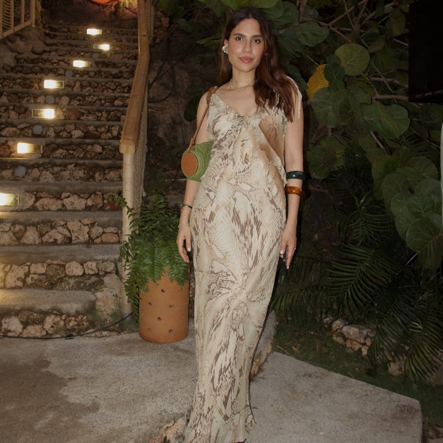 Instagram post by @katherinecolladot for Corona. Caption reads: Welcome to CASA CORONA✨⚡️ @cervezacorona_rd.