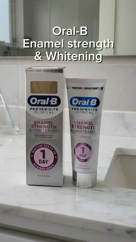 Instagram post by @4dimplesplus2 for SuperSavvyMe. Caption reads: [...] #WhiterStrongerOralB @oralb_uk....