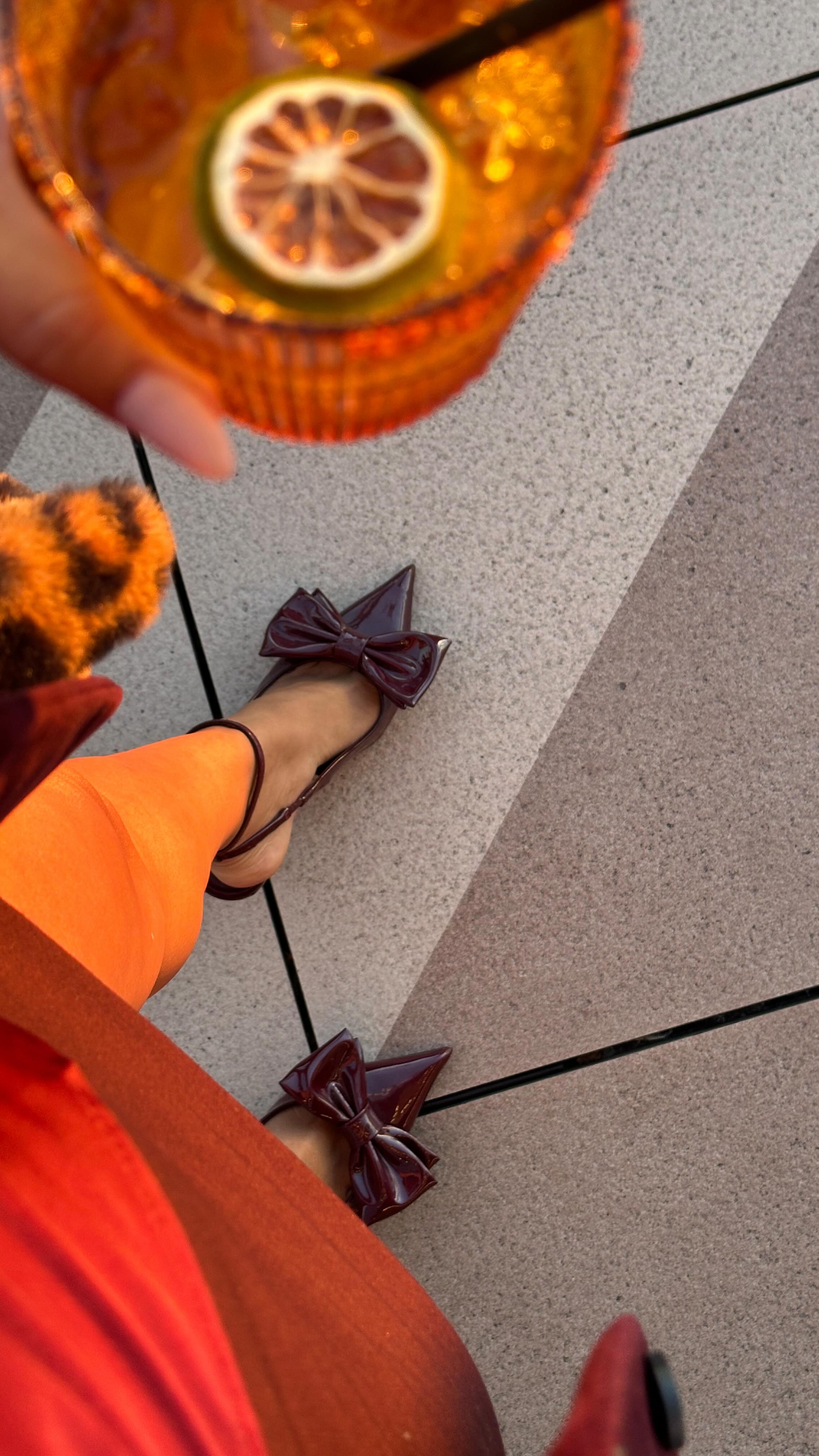 Instagram post by @yolita.c for Steve Madden. Caption reads: No soy outfit repeater, soy outfit reminder....