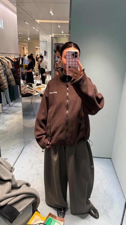 Instagram post by @jadedarl for OLAY. Caption reads: AD Me and my mam have relied on @olayuk for years,....