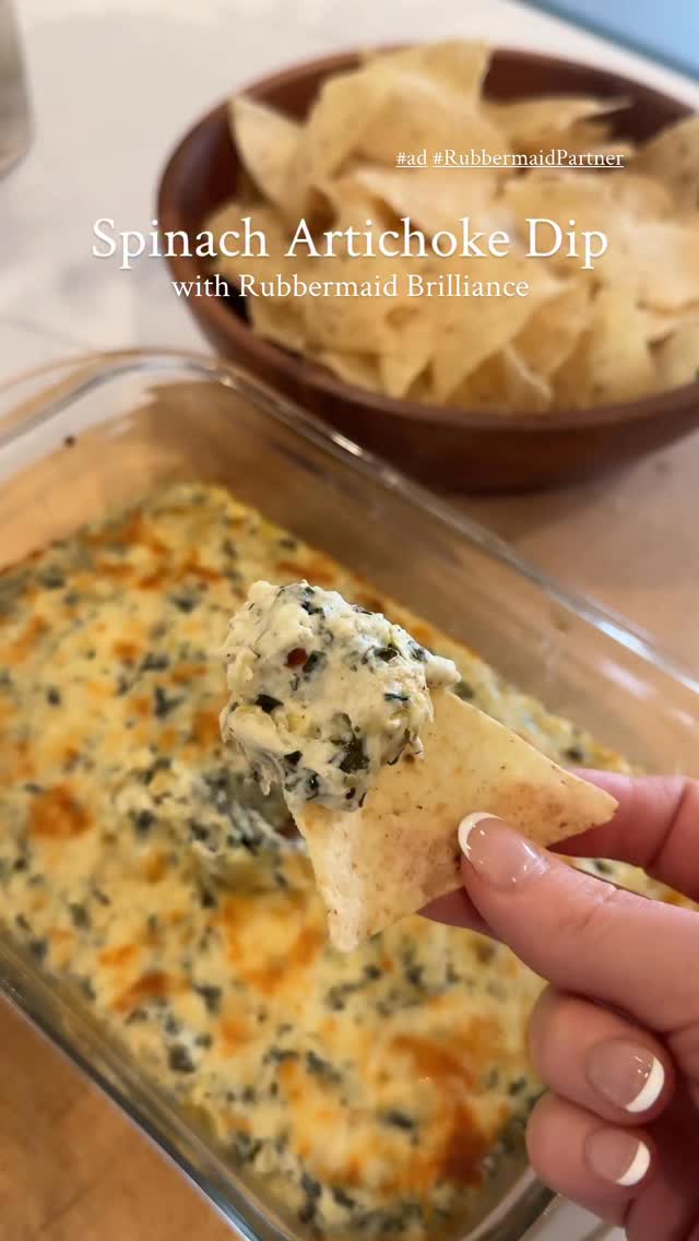 Instagram post by @eatpayylove for Rubbermaid. Caption reads: #ad Be game day ready with this DELICIOUS spinach....