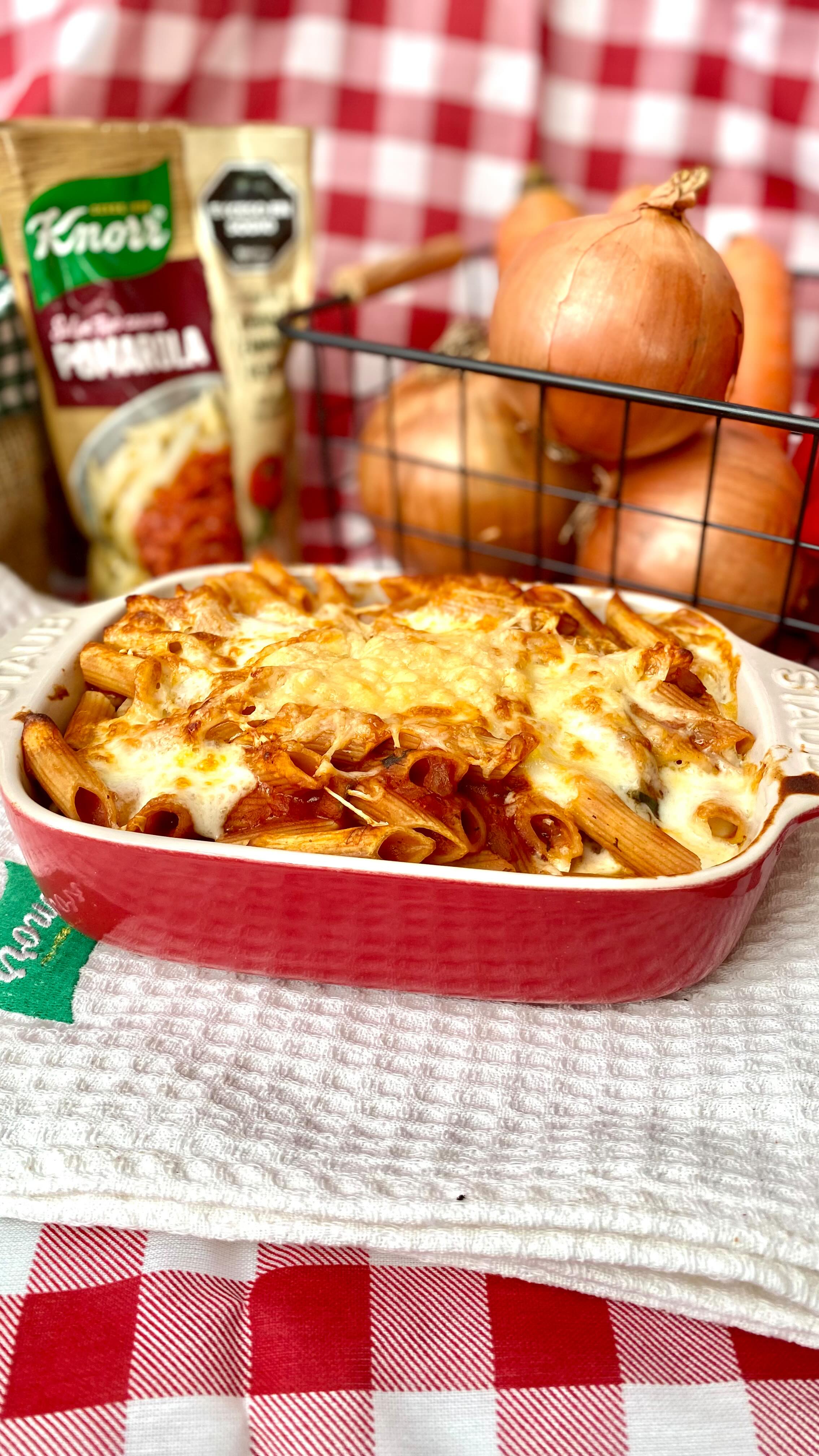Instagram post by @sabrina.recetas for Knorr. Caption reads: PASTA AL HORNO Y PIZZA SIN AMASADO: Dos recetas en....