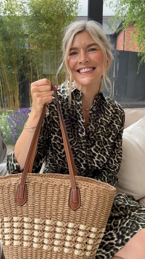 Instagram post by @kellylouise398 for Absolute Collagen. Caption reads: [...] in my bag? 🧺 ☀️ Never miss a day!....