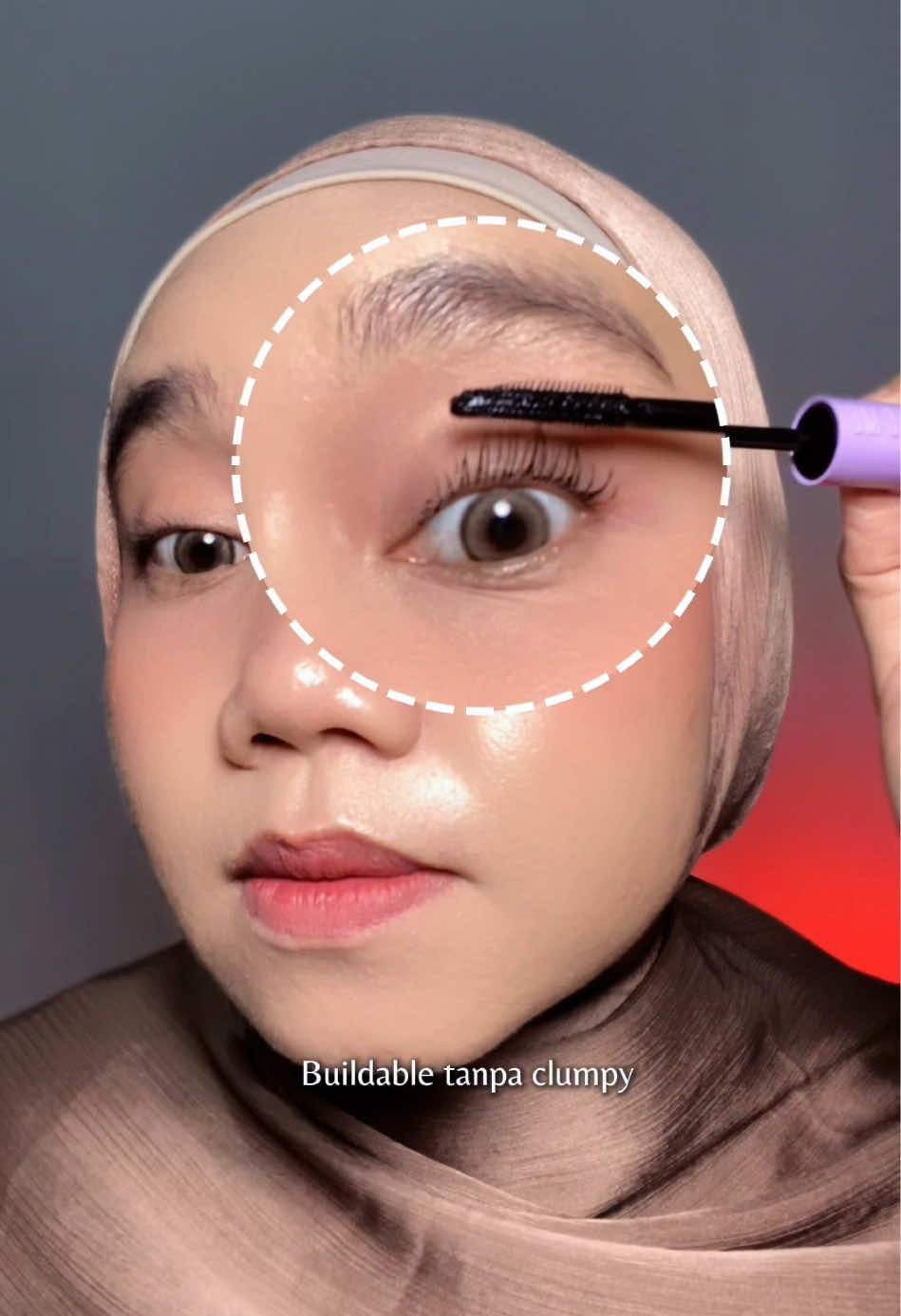 TikTok post by @mrnmar29 for Dazzle Me Indonesia. Caption reads: [...] nggak ribet. Love it! 👀🖤 @DAZZLE ME....