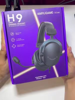 TikTok post by @icarrotsz for Fifine Indonesia. Caption reads: Unboxing de los headset Fifine Ampligame H9 Muchas....