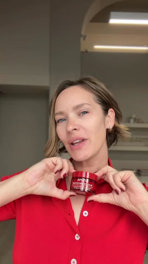 Instagram post by @anabrand for APIVITA. Caption reads: [...] Ανακαλύψτε τη σειρά Beevine Elixir της....