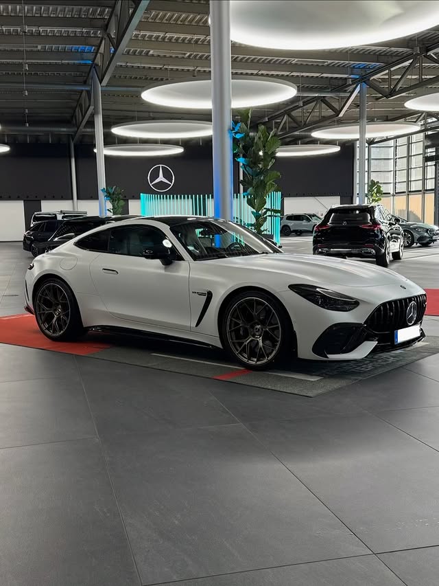 Instagram post by @dalebo_benz for Mercedes-AMG. Caption reads: [...] Photography @dalebo_benz ⠀⠀⠀⠀⠀⠀⠀⠀ 🚗....