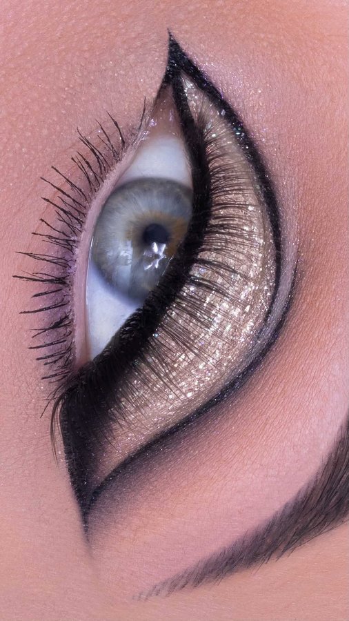 Instagram post by @anknook for Maven Beauty. Caption reads: [...] products for this soft glam look.
All Maven....