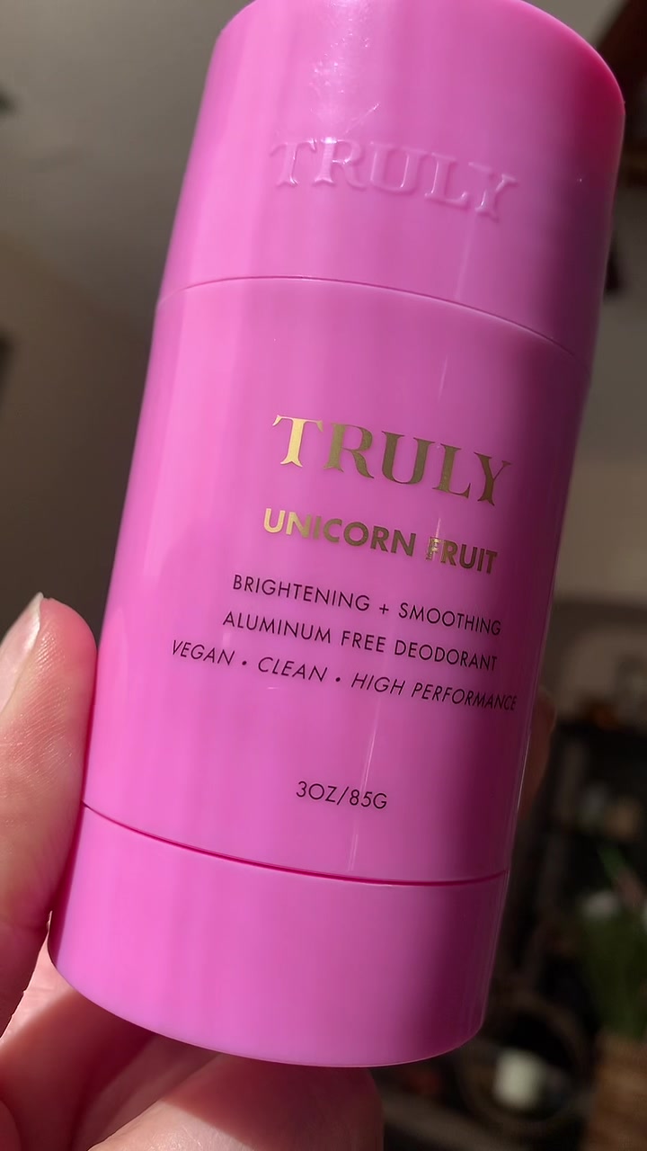 TikTok post by @pattyisr for Truly Beauty. Caption reads: [...] #aclararlapiel @Truly Beauty.