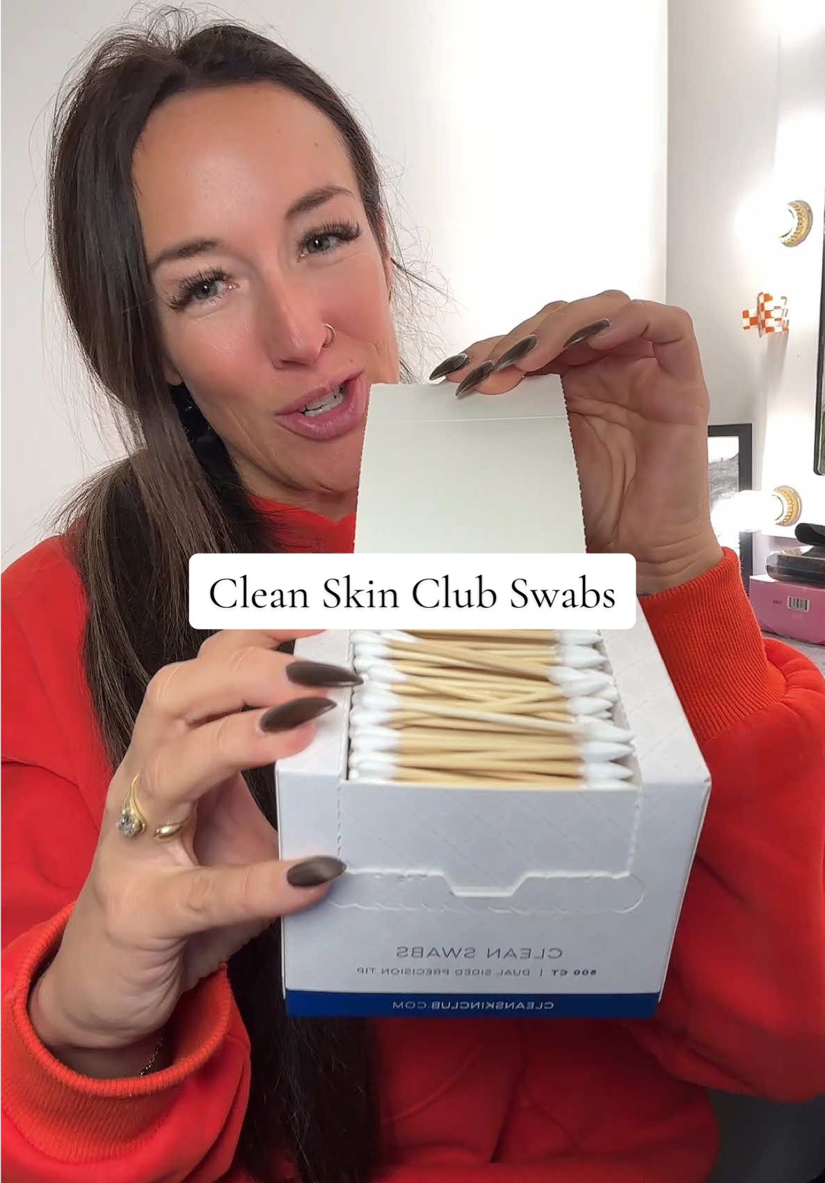 TikTok post by @lizhendricks for cleanskinclub. Caption reads: [...] applications! #makeuphacks #cleanskinclub....