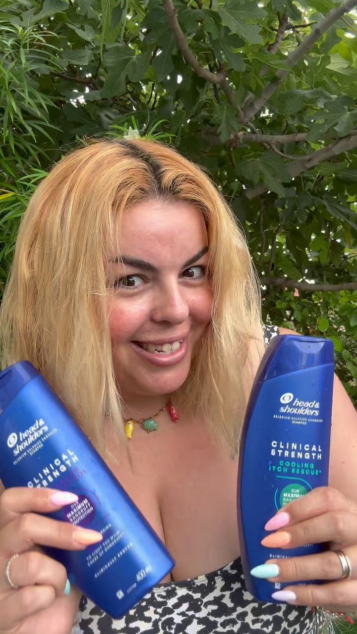 Instagram post by @realeetaa for Head & Shoulders. Caption reads: 🙋🏼‍♀️Churris vengo a enseñaros los nuevos....