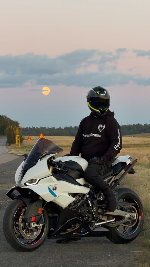 Instagram post by @rolandsweden for XLMOTO. Caption reads: [...] like it! . . . . . . . . . . . . . .....