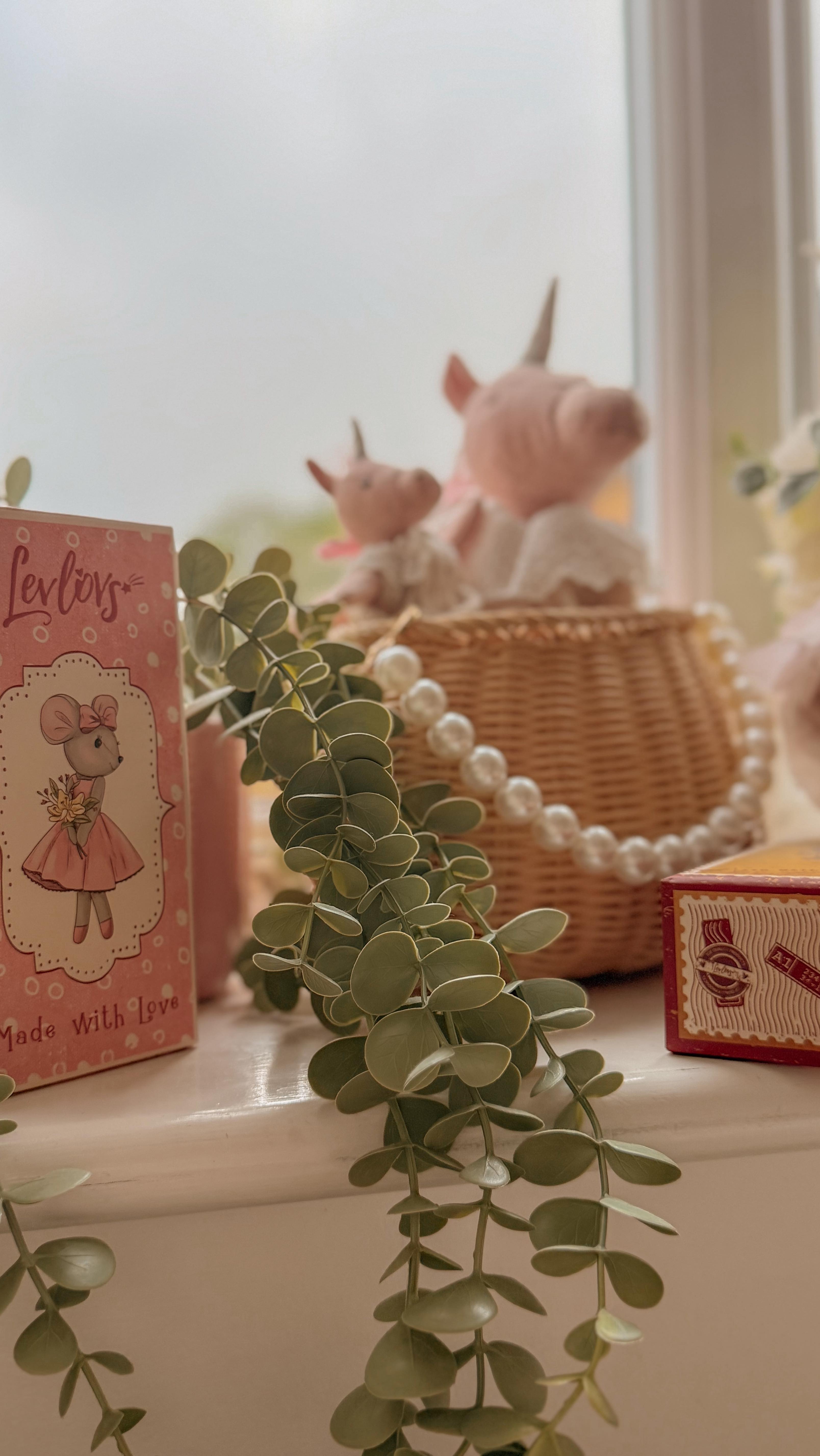 Instagram post by @aria_g_andme for Levlovs. Caption reads: ✨🦄 Tea is served, unicorn style 🦄✨
A little....