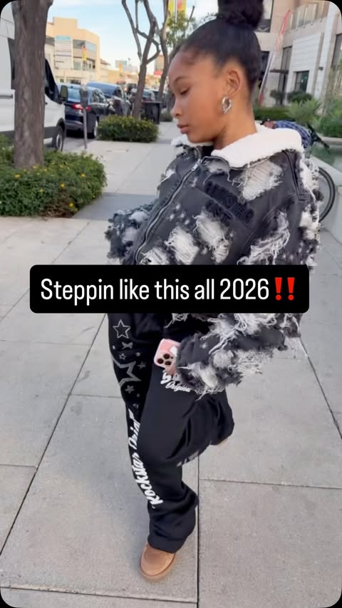 Instagram post by @zoeyzanai for Rockstar Original. Caption reads: [...] big steppin all 2026‼️
Outfit👖🧥:....