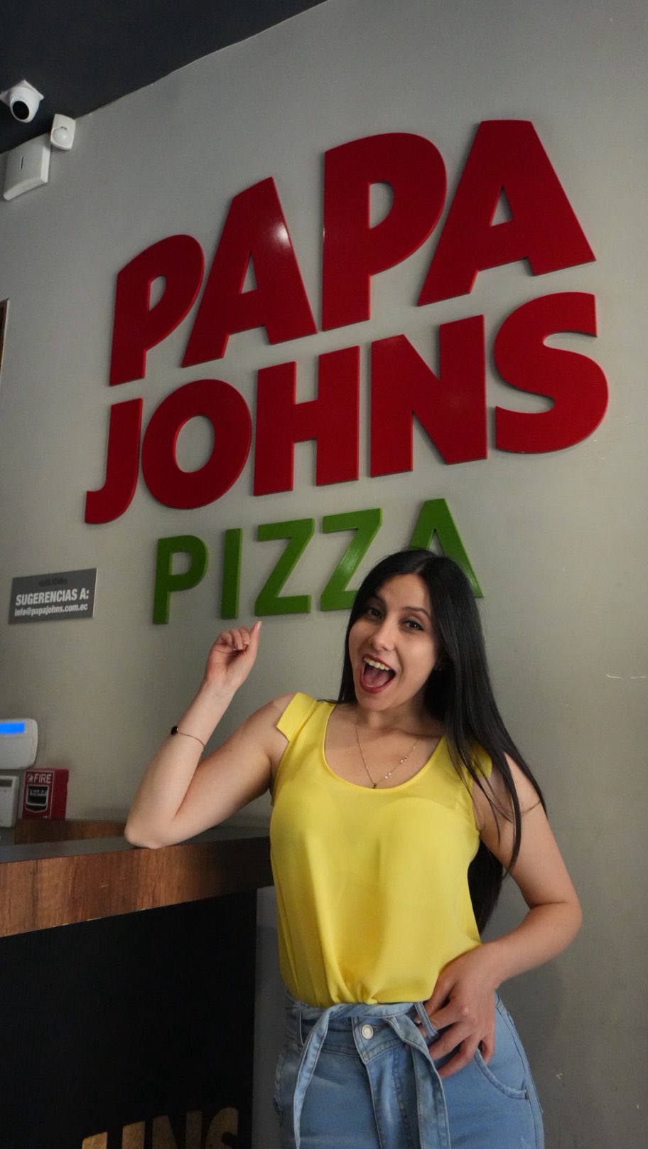 Instagram post by @deuna_app for Papa John’s. Caption reads: ¡Atención amantes de la pizza! 🍕 

Con Deuna....