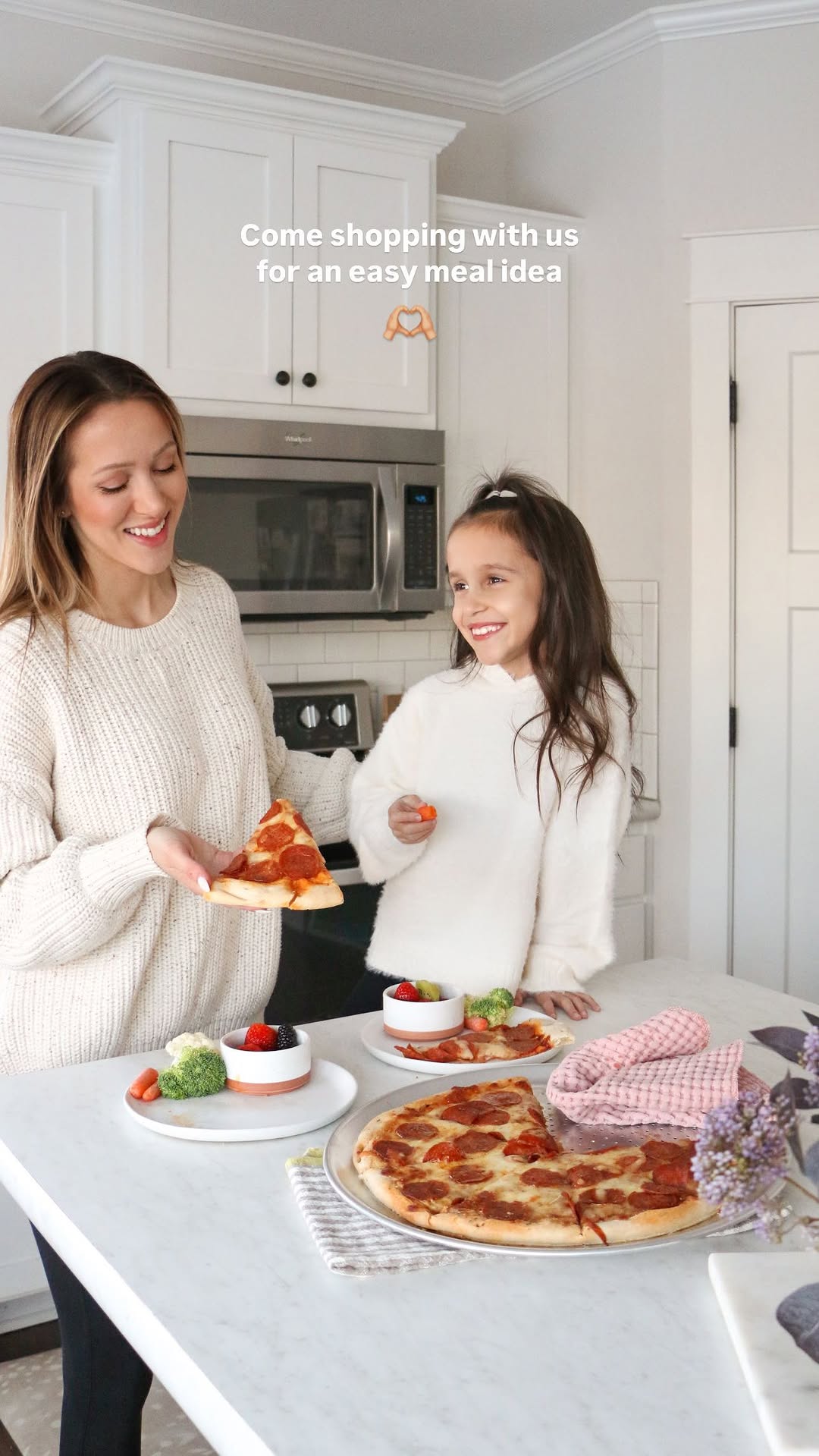 Instagram post by @thosegarciagirls for Hy-Vee. Caption reads: #HyVeePartner | Whether it’s a busy weeknight....