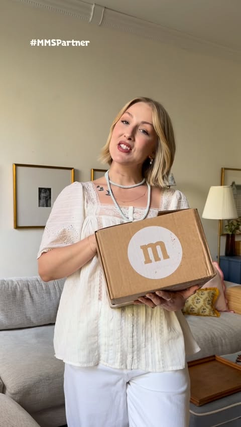 Instagram post by @lisamillerinreallife for M&M’S. Caption reads: [...] sweeter with this personalized gift from....