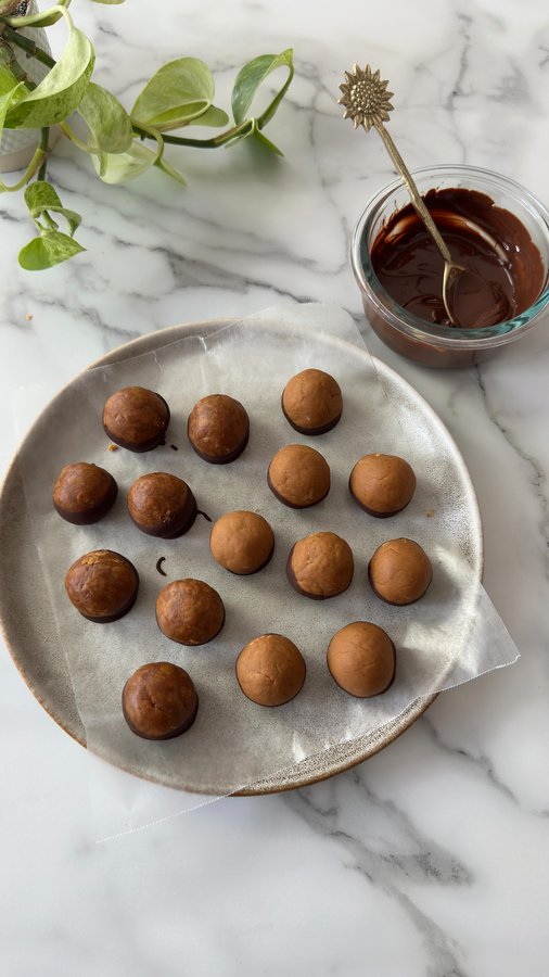 Instagram post by @fitandfedbysteph for NAKED nutrition. Caption reads: [...] and fiber thanks to @nakednutrition Organic....