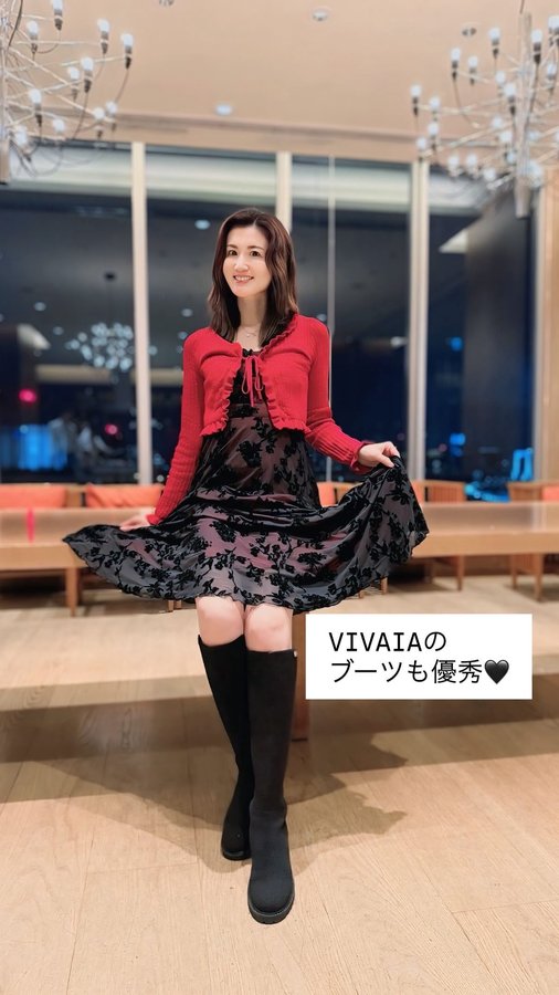 Instagram post by @akarisano for VIVAIA. Caption reads: 【PR】
大好きなVIVAIAのブーツ👢✨

去年はグレーを愛用してたんだけど、
あまりに履き心地....