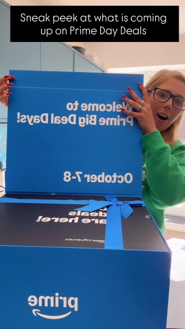 Instagram post by @miss.s.h.o.p.p.e.r for Philips Hue. Caption reads: Everything you see here is going to be in the....