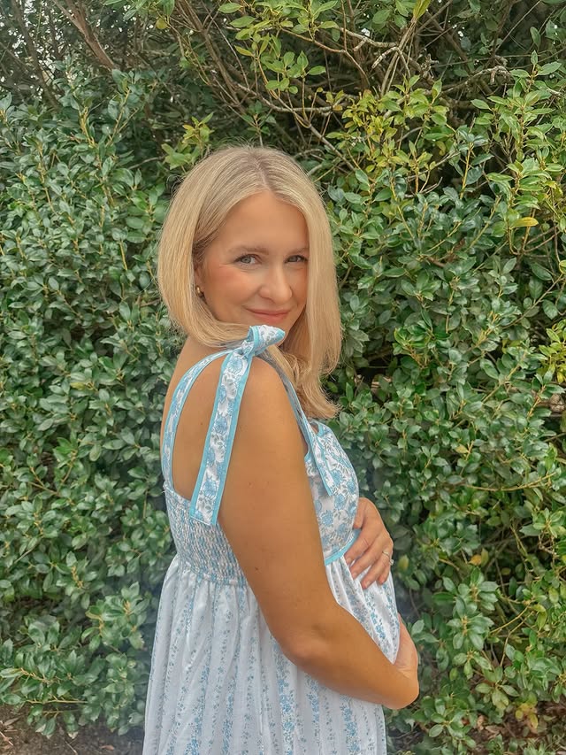 Instagram post by @annaaglandon for PinkBlush Maternity. Caption reads: [...] 10/10. All dresses you can find....