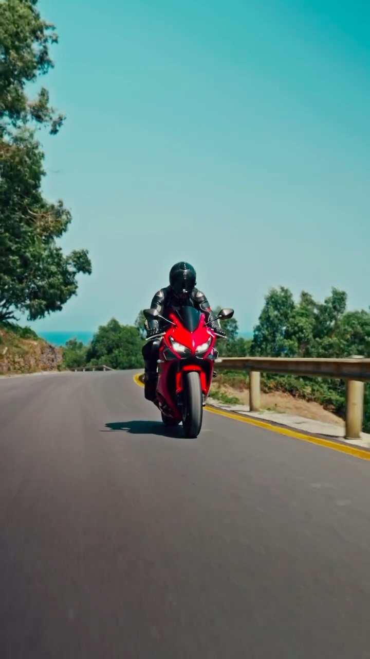 Instagram post by @alvaro_arbe for Hohem. Caption reads: We’ve been testing the @hohem_global iSteady V3....