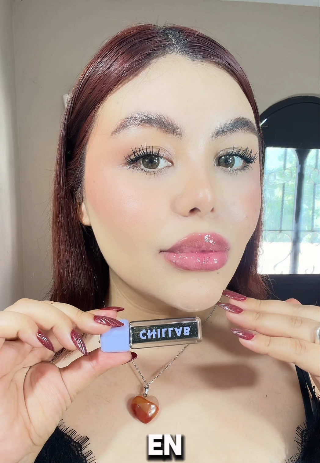 TikTok post by @dania_c28 for Chillab. Caption reads: Amigas este lip oil de @CHILLAB me encantó, lo....