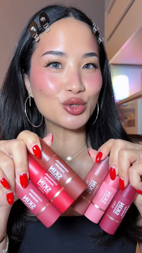 Instagram post by @demingai for COVERGIRL. Caption reads: [...] your perfect summer combo 🤧🤗🏖️🌊☀️....