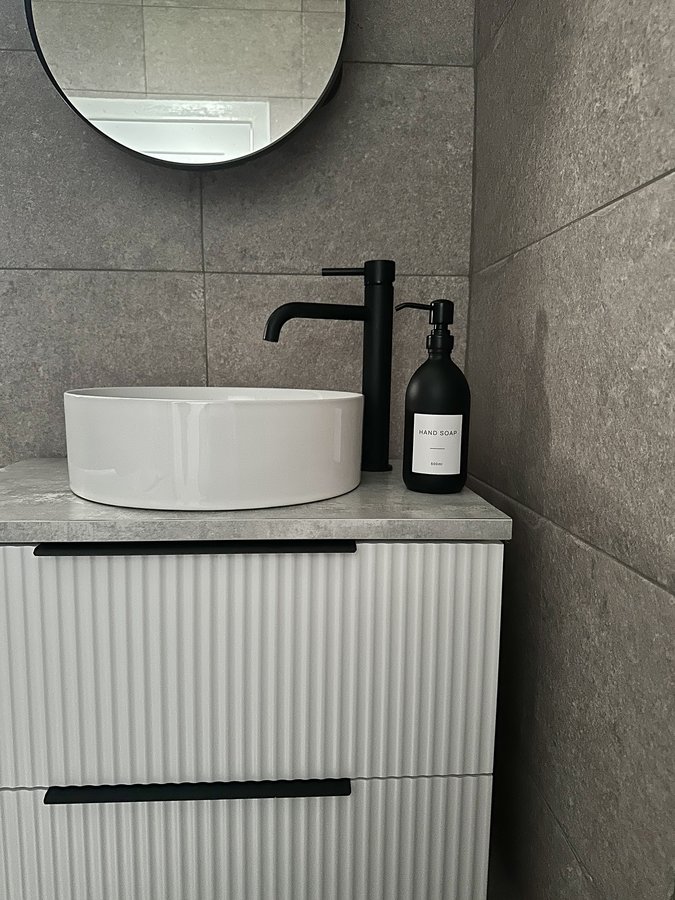 Instagram post by @_houseofgray for NAMIE HOME. Caption reads: ʙʟᴀᴄᴋ ᴀᴄᴄᴇɴᴛꜱ
Black accents add a modern edge to....