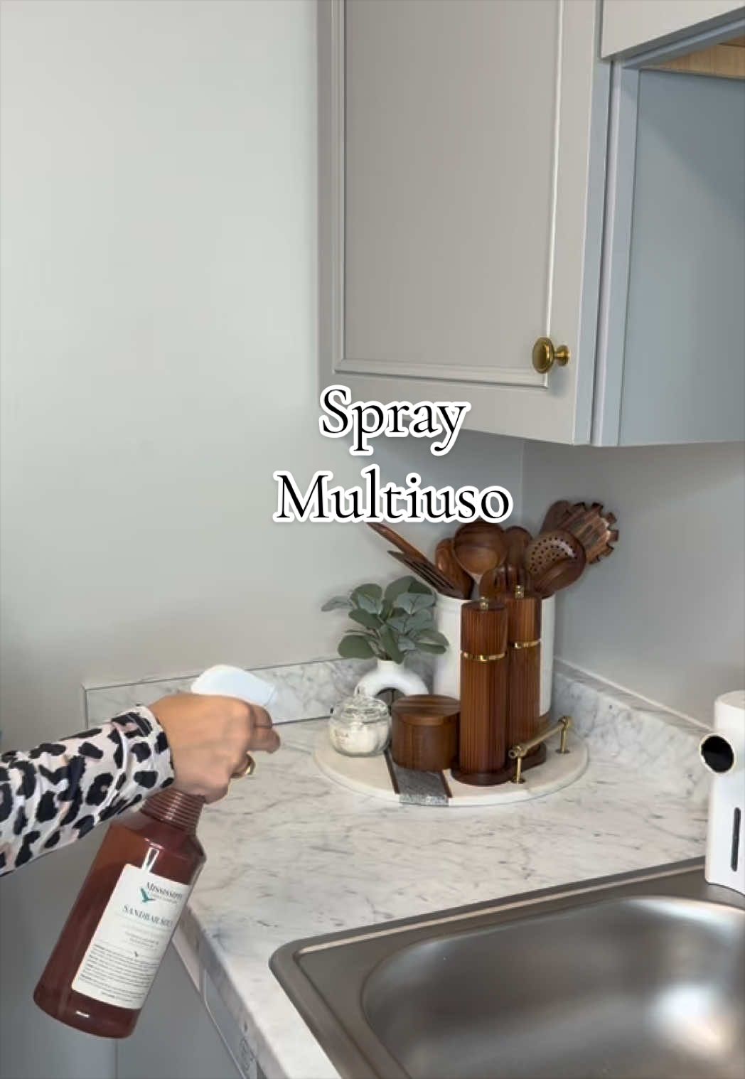 TikTok post by @yesinedclaro_official for Mississippi Candle Co.. Caption reads: Spray multiuso de limpieza @Mississippi Candle....