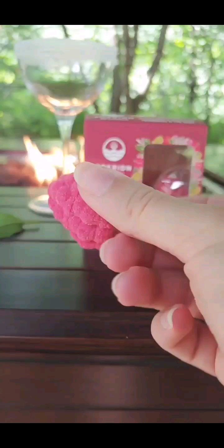 Instagram post by @winethologist for Poseidn. Caption reads: [...] 3D printed cocktails and smooth jazz🍹....