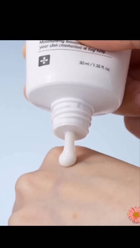Instagram post by @amnablogg for Centellian24. Caption reads: 🩵💖 REVIEW 💖🩵 The Centellian24 Madeca Derma....