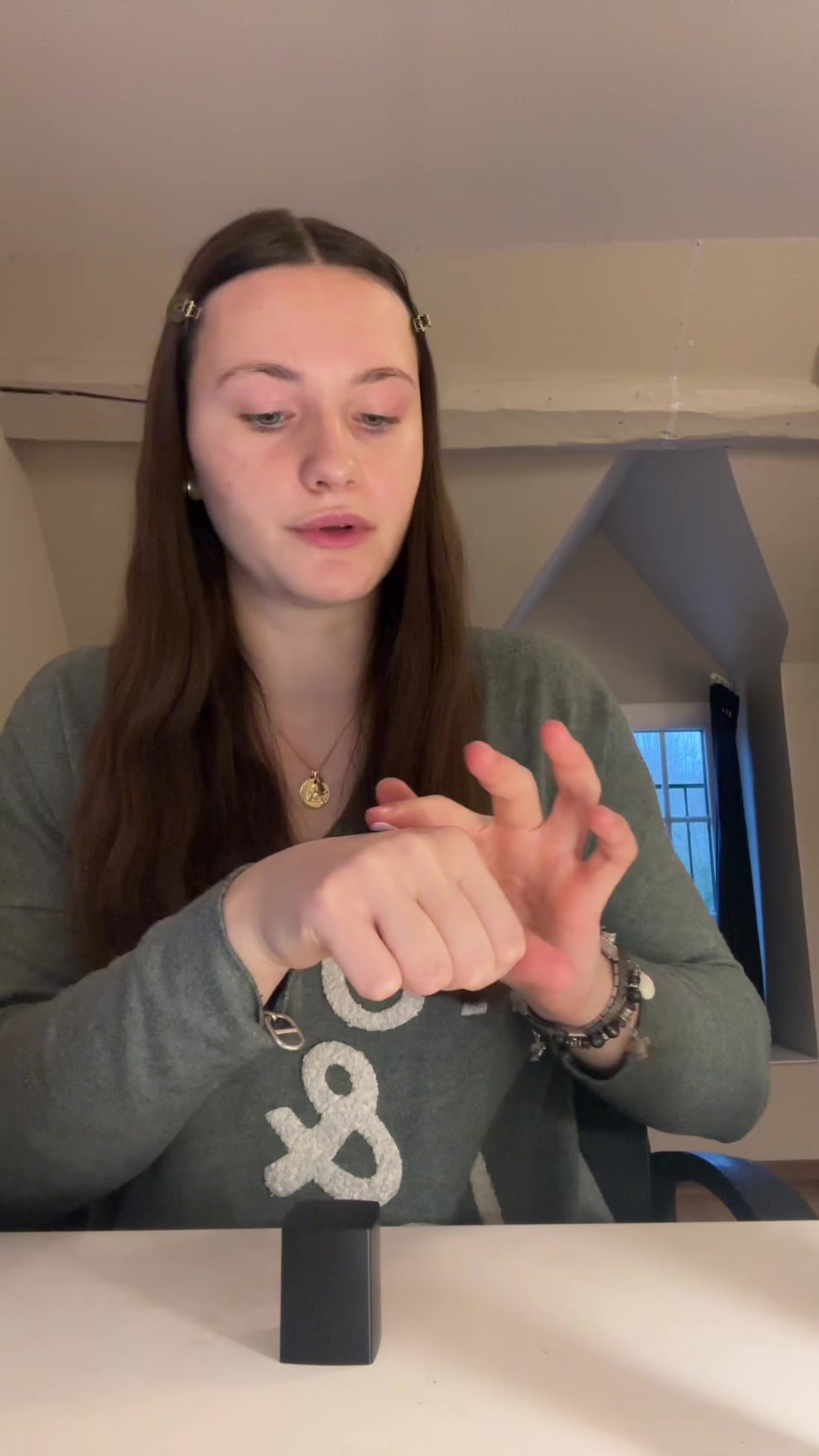 TikTok post by @claraalmt_ for JKE AGENCY. Caption reads: [...] #grwm #fonddeteint #chitchatmakeup @JKE....
